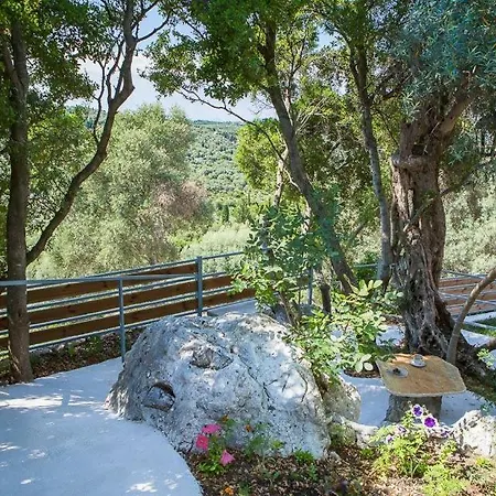 Sleeps 5 Pool Air Con Wifi Katouna