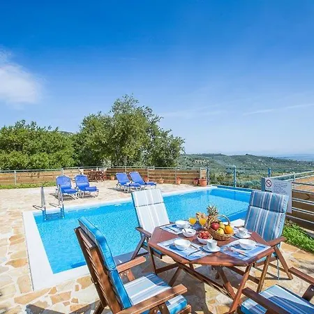 Sleeps 5 Pool Air Con Wifi *