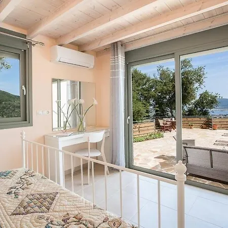 Sleeps 5 Pool Air Con Wifi Вилла